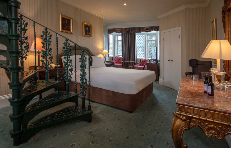 Carousel Desktop Junior Suites Carousel 5