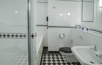 Carousel Desktop Four Poster Carousel 4