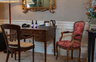 Carousel Desktop Royal Suite Carousel 4