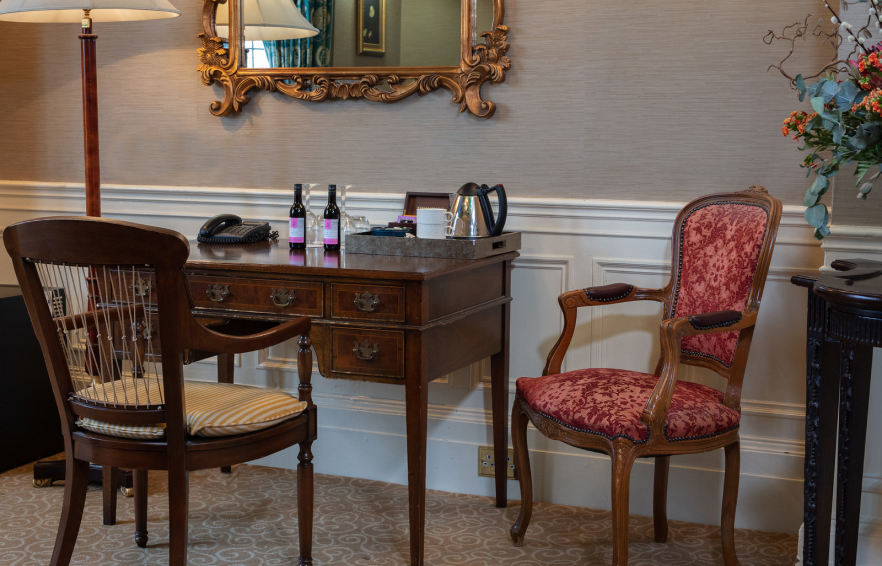 Carousel Desktop Royal Suite Carousel 4