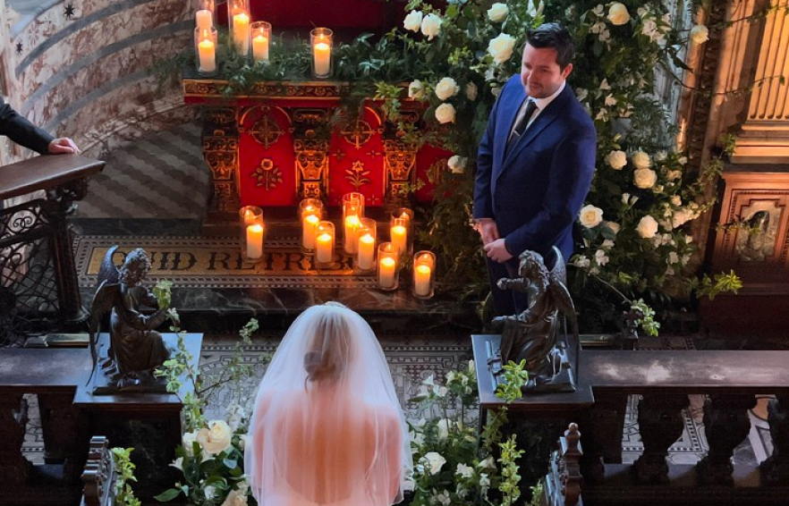 Carousel Desktop Carousel Deluxe Jacobean