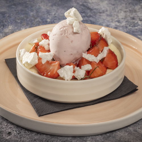 <p>VANILLA PANNA COTTA</p>